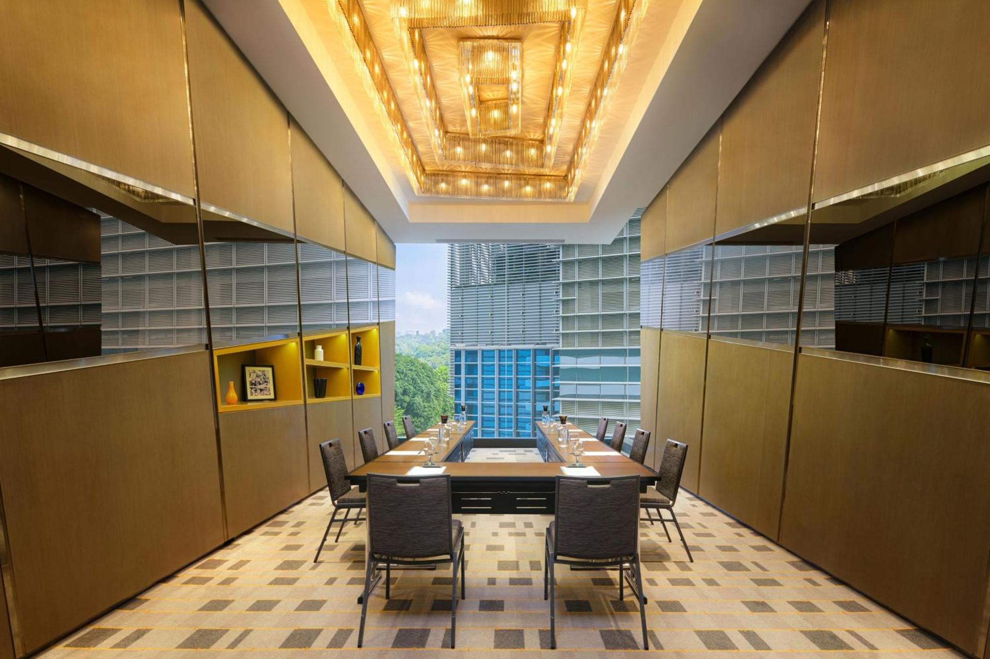 Le Meridien Hotel 5*