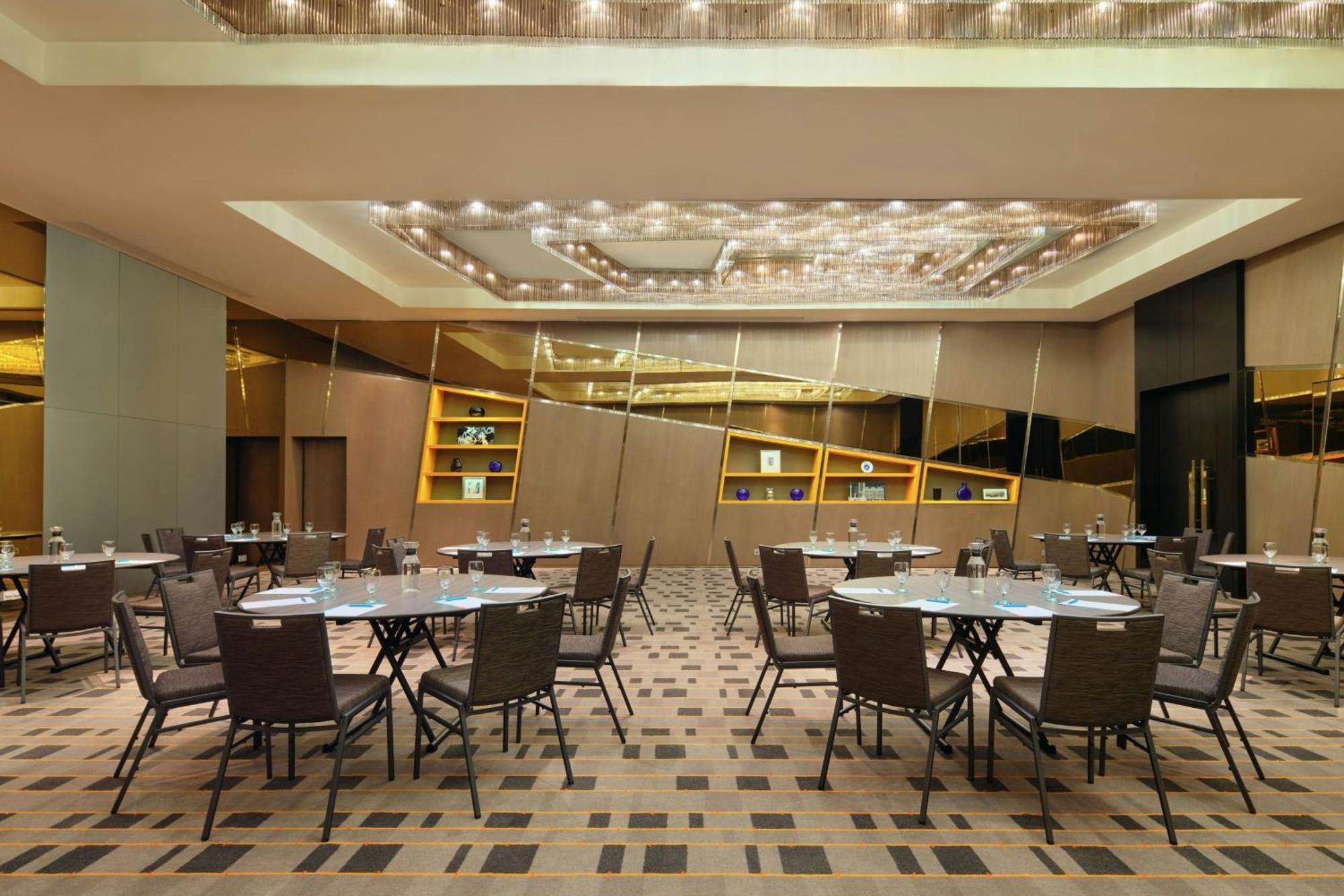 Le Meridien Hotel 5*
