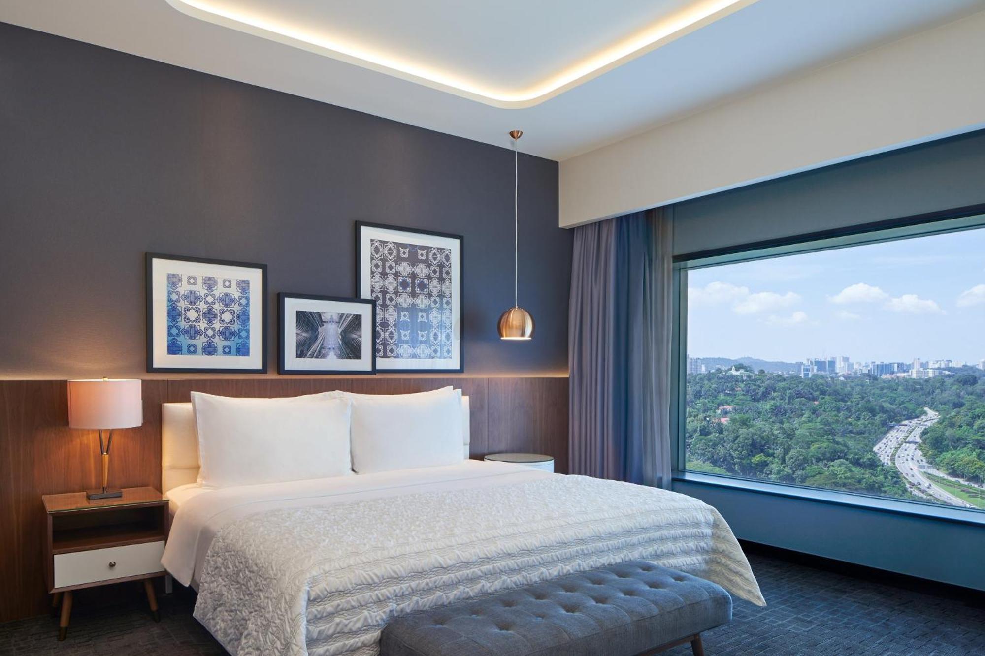 Le Meridien Hotel 5*